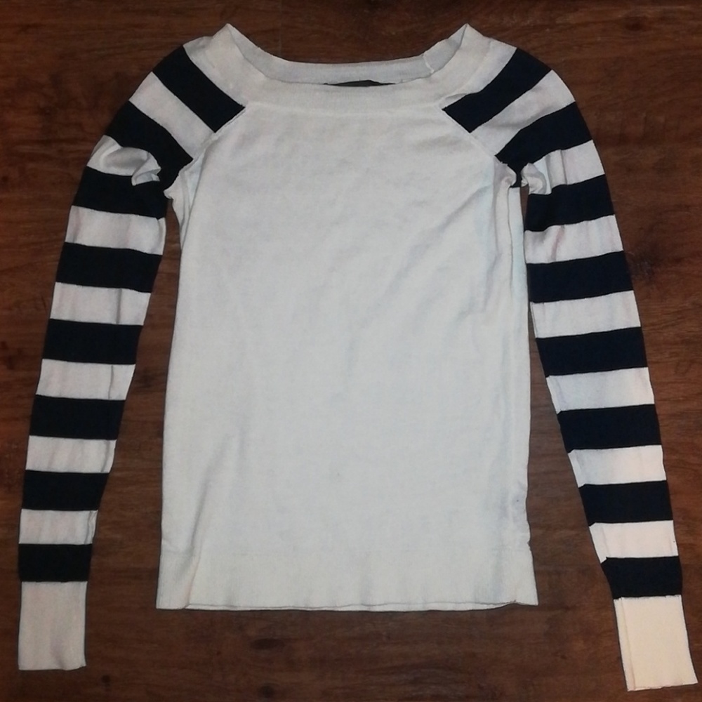 Outback Red light weight sweater